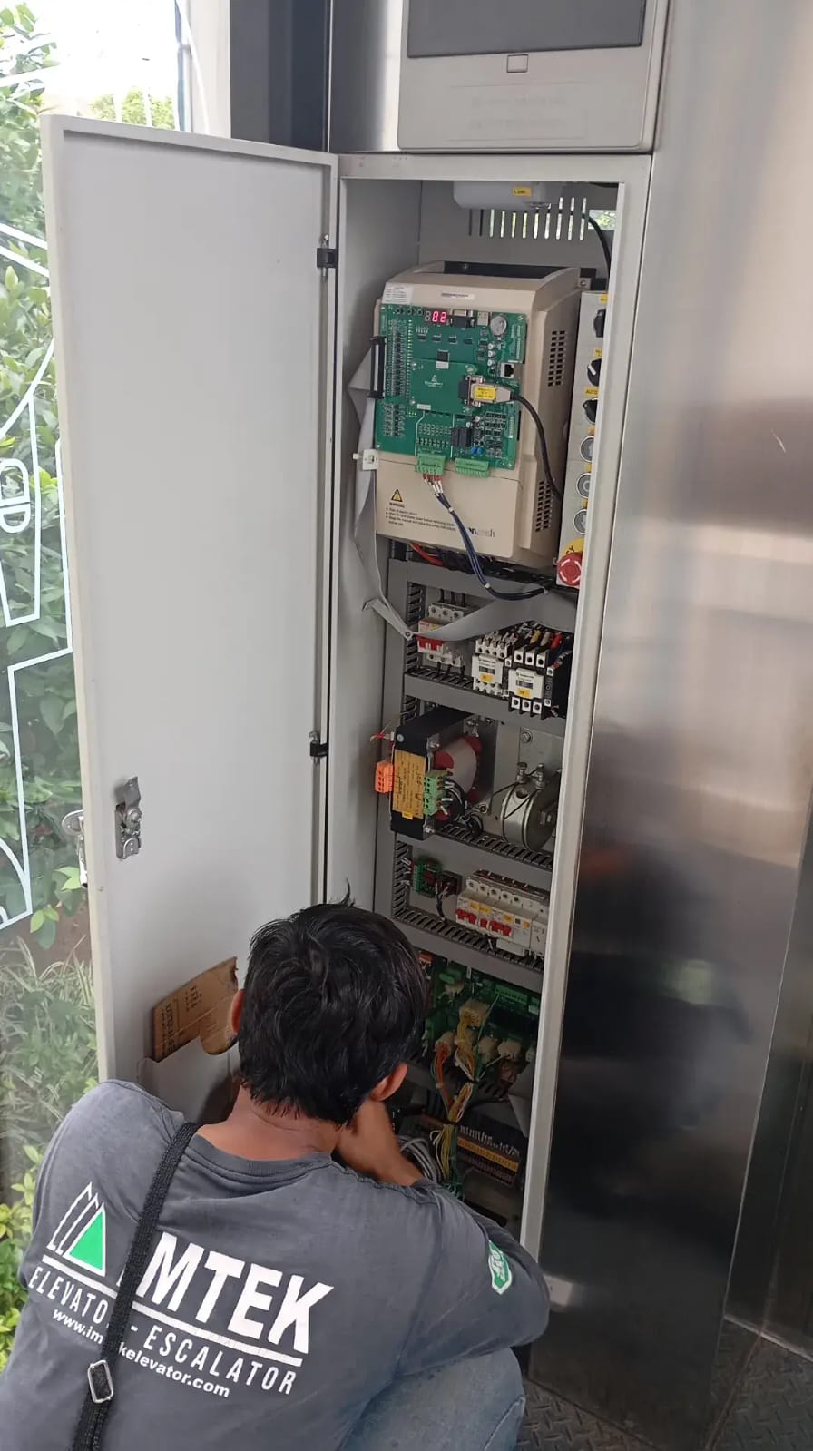 Teknisi Panel Kontrol